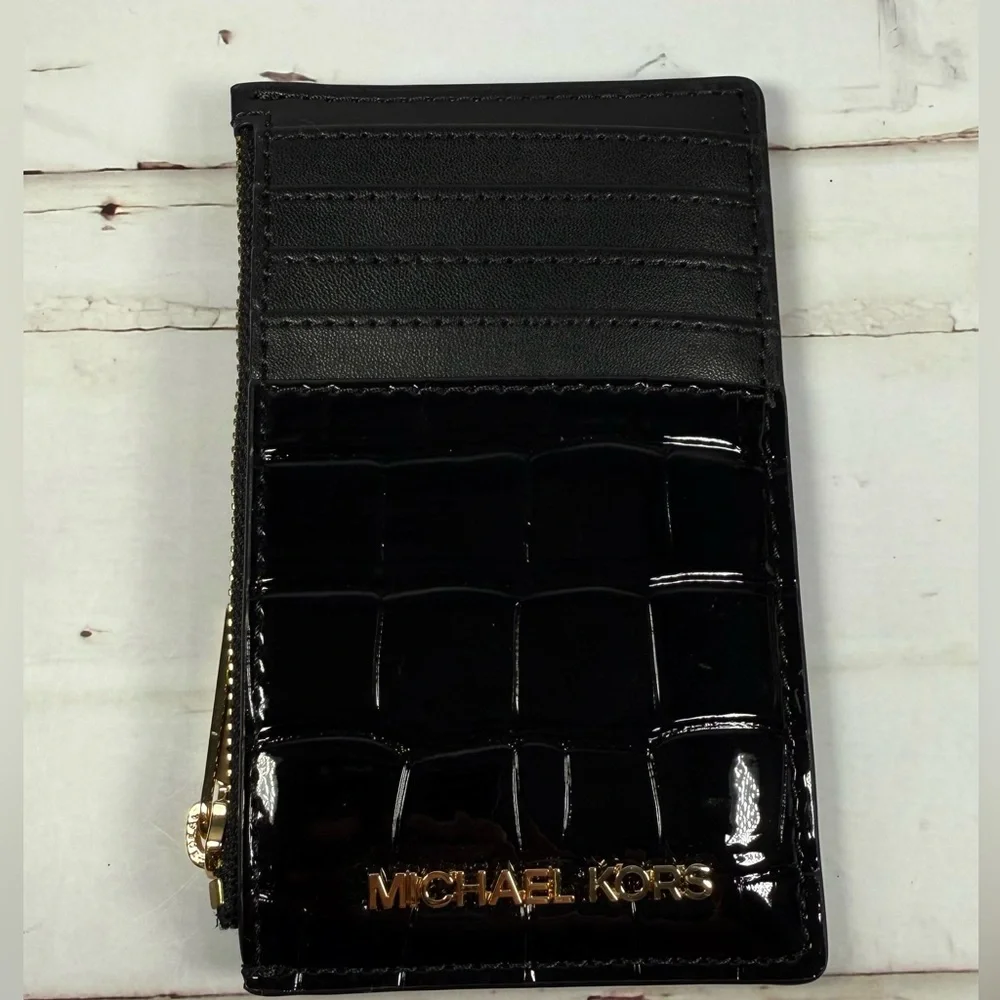 NWT Michael Kors jet set travel medium card case.